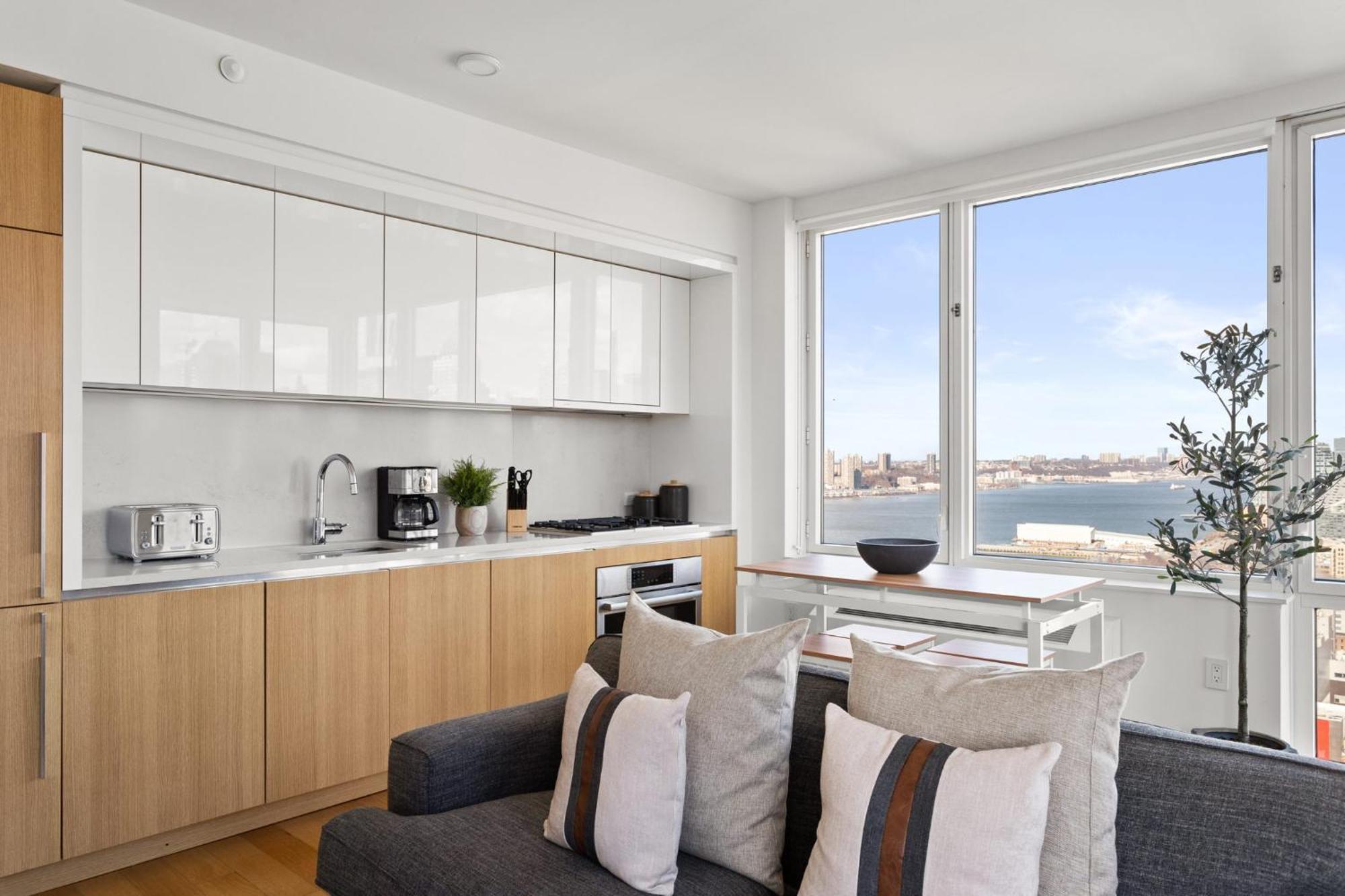 1 Bd Luxury With Stunning Views Apartamento